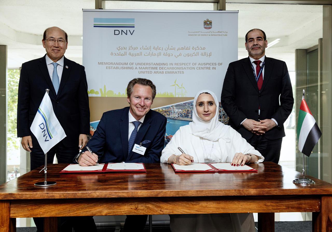 من مراسم توقيع اتفاقية إنشاء مركز الإمارات لخفض الانبعاثات الكربونية في القطاع البحري