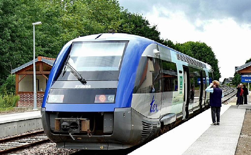 أحد القطارات التابعة للشركة الوطنية للسكك الحديدية في فرنسا