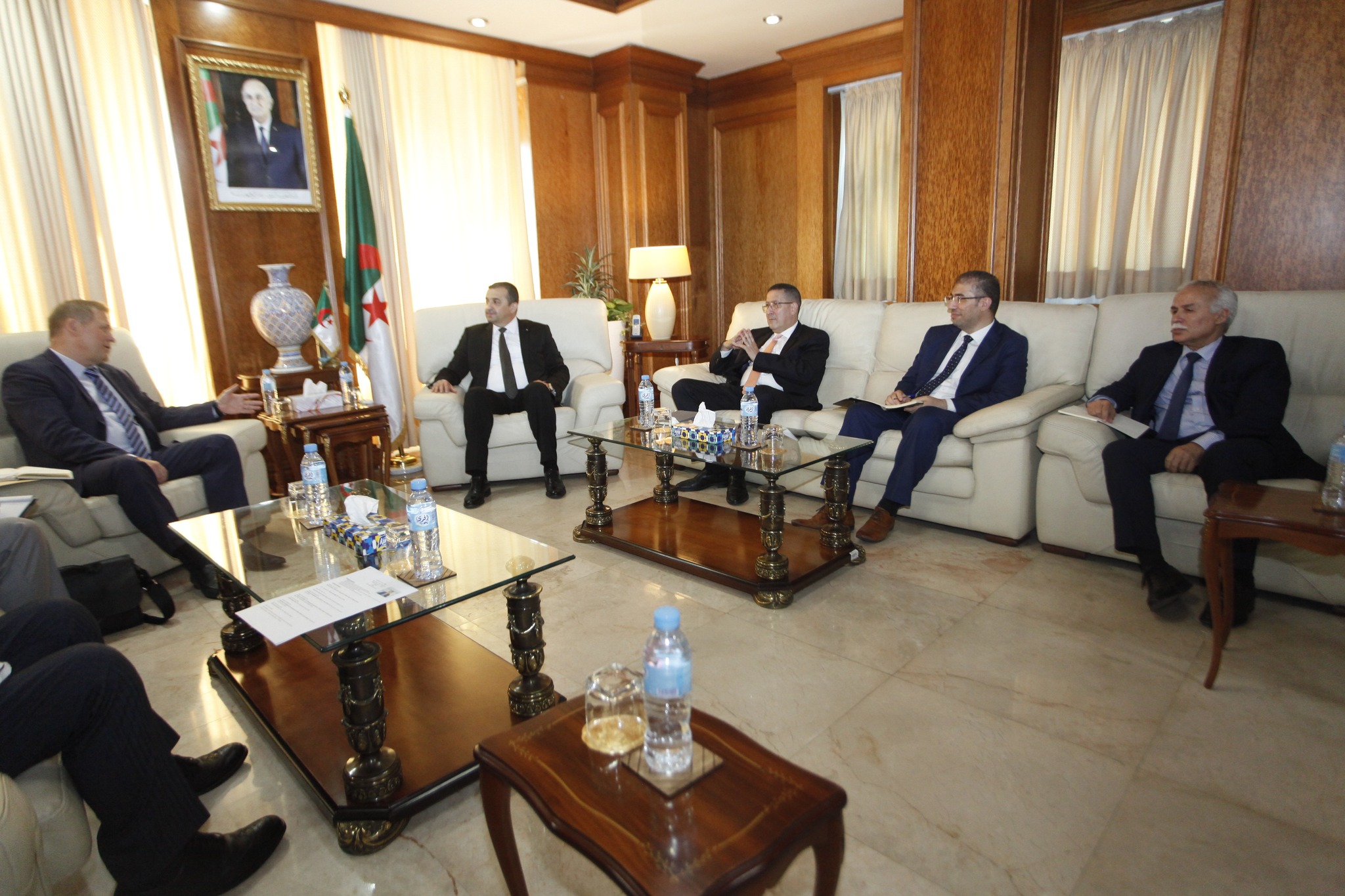 جانب من لقاء وزير الطاقة الجزائري مع مدير عام شركة روسانوم الروسية