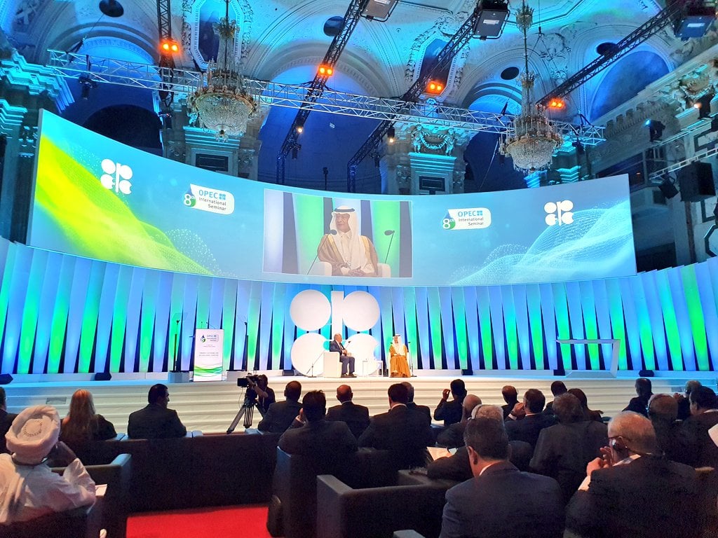 وزير الطاقة السعودي الأمير عبدالعزيز بن سلمان متحدثًا في مؤتمر أوبك