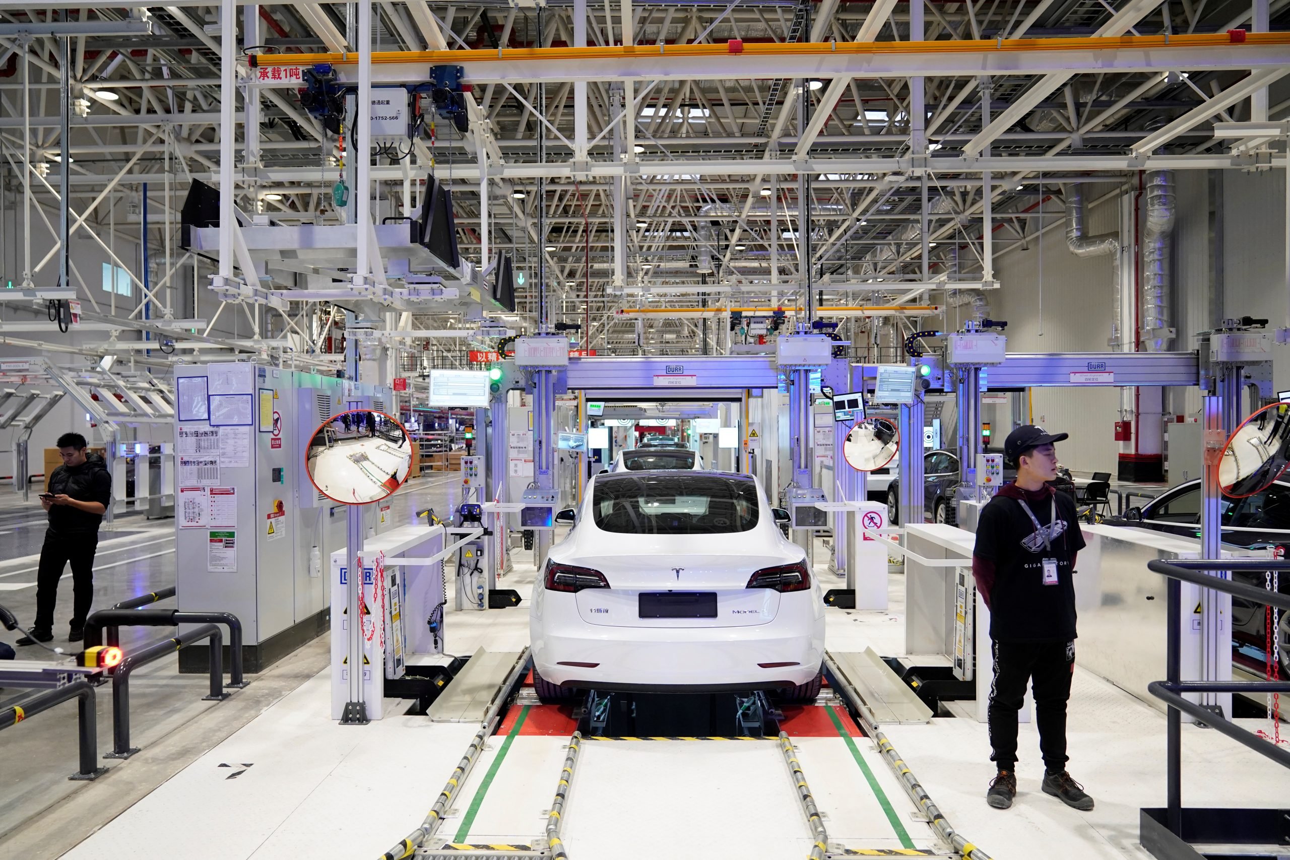 تصنيع سيارات تيسلا في الصين