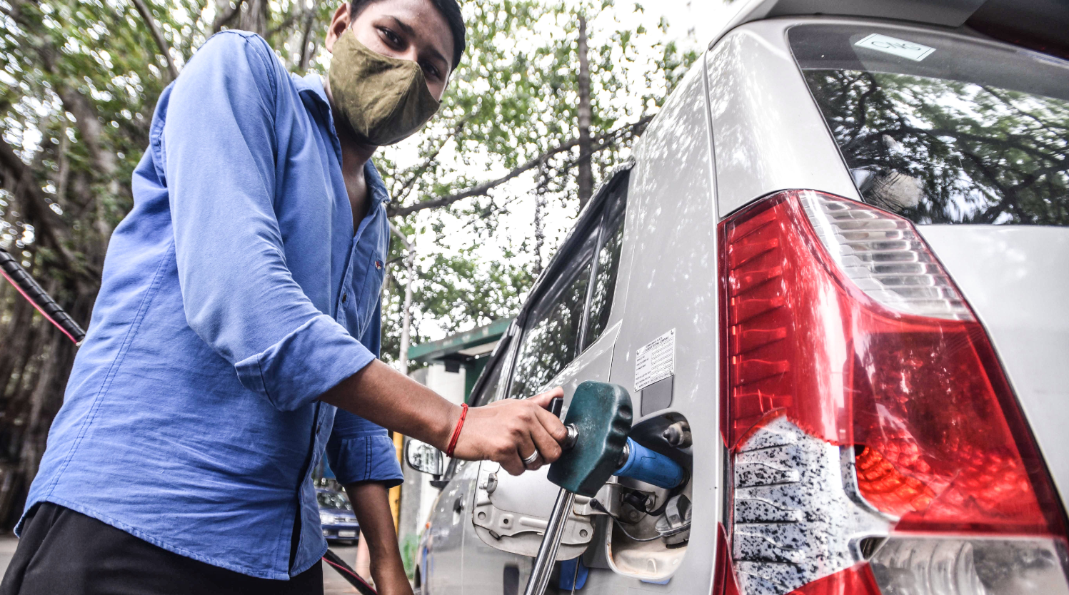 الهند تدعم السيارات العاملة بالغاز الطبيعي