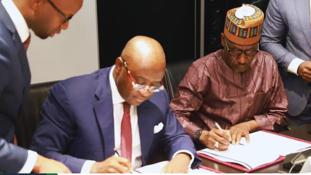 توقيع اتفاق قرض بين شركة النقط النيجيرية وأفريكسيمبنك