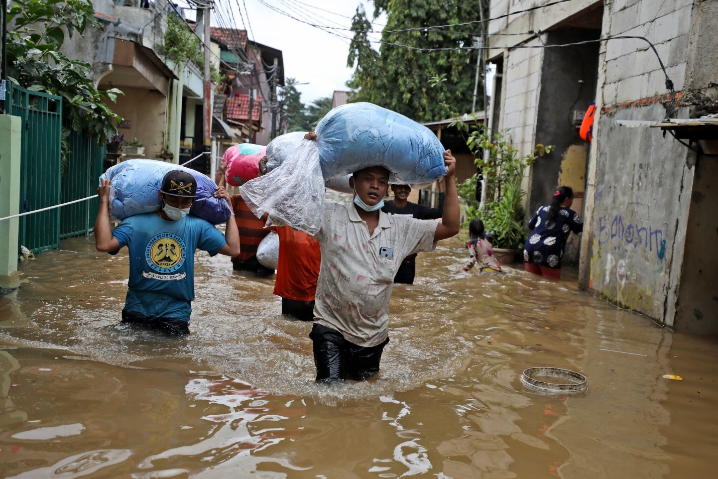 الفيضانات في العاصمة الإندونيسية جاكرتا بعد هطول أمطار غزيرة