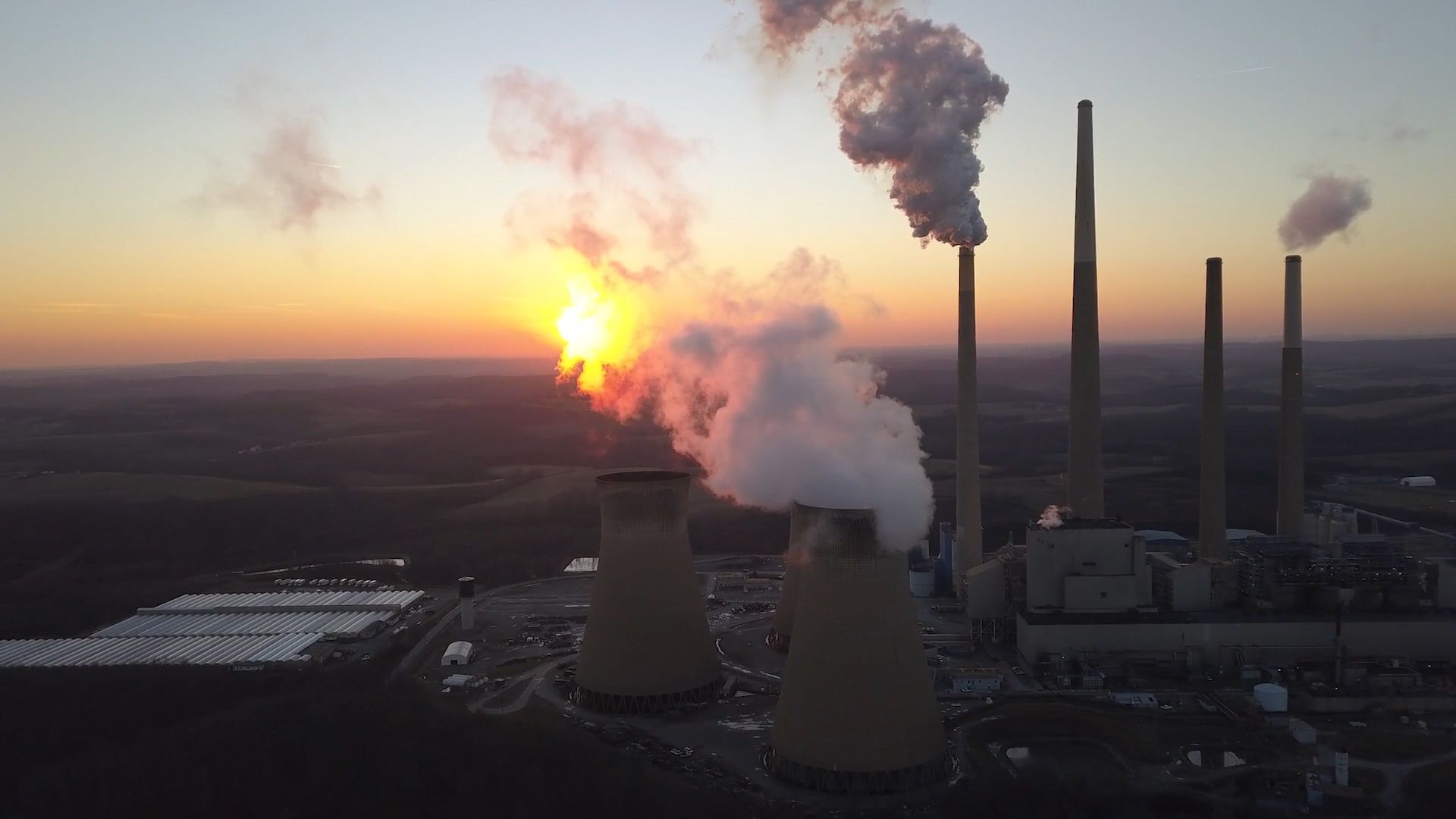 محطة تدار بالفحم الذي يعد أكثر مصادر الوقود الأحفوري تلويثًا للبيئة