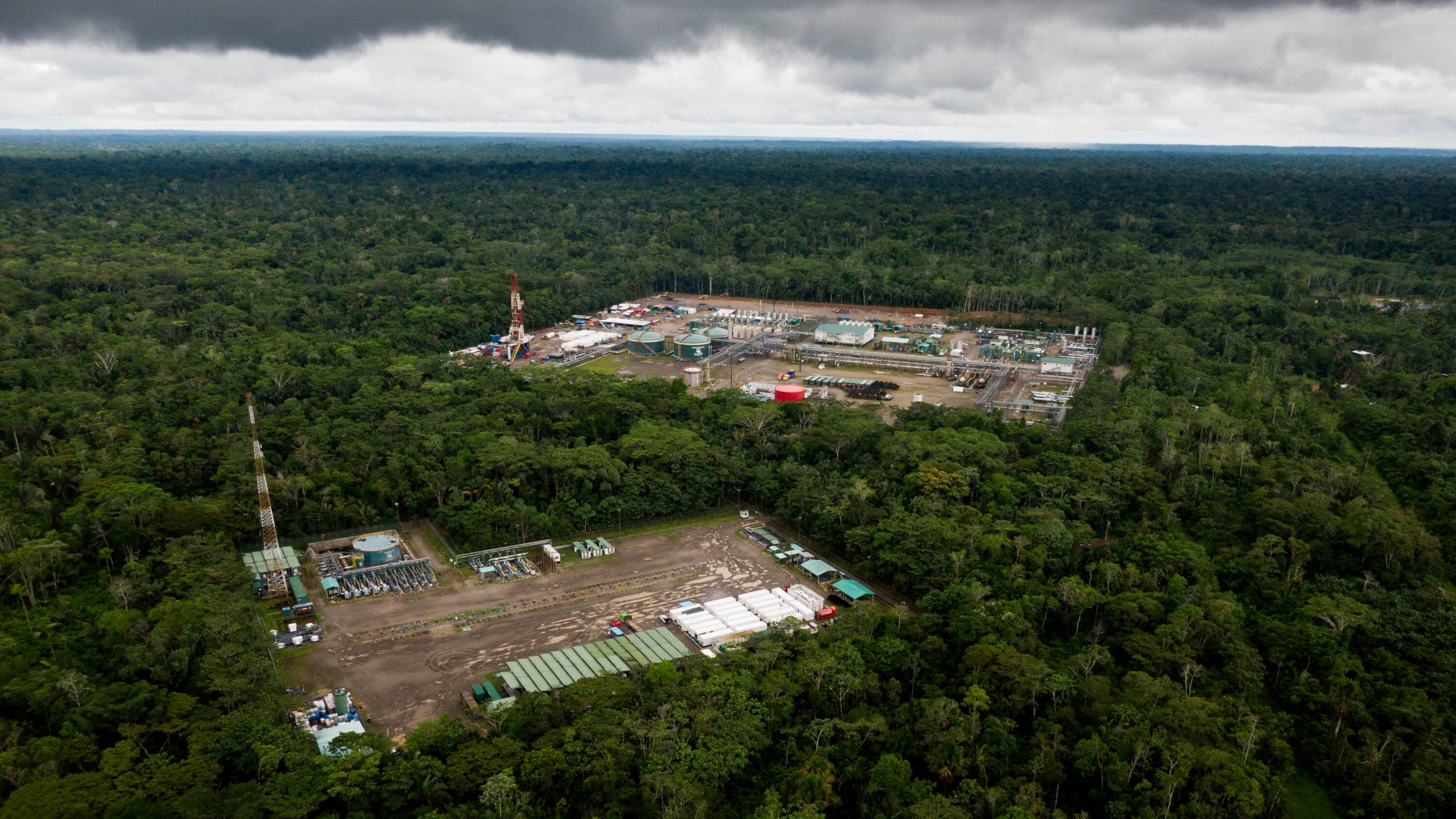 مجمع لإنتاج النفط في الإكوادور داخل حديقة ياسوني