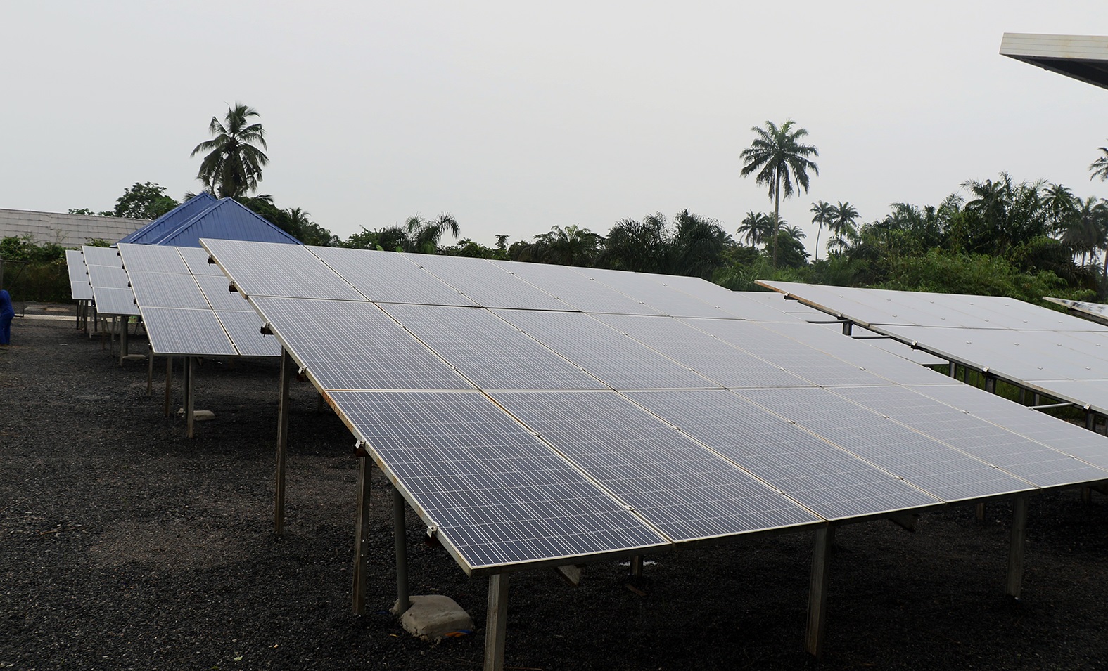 الشبكات الشمسية الصغيرة في نيجيريا