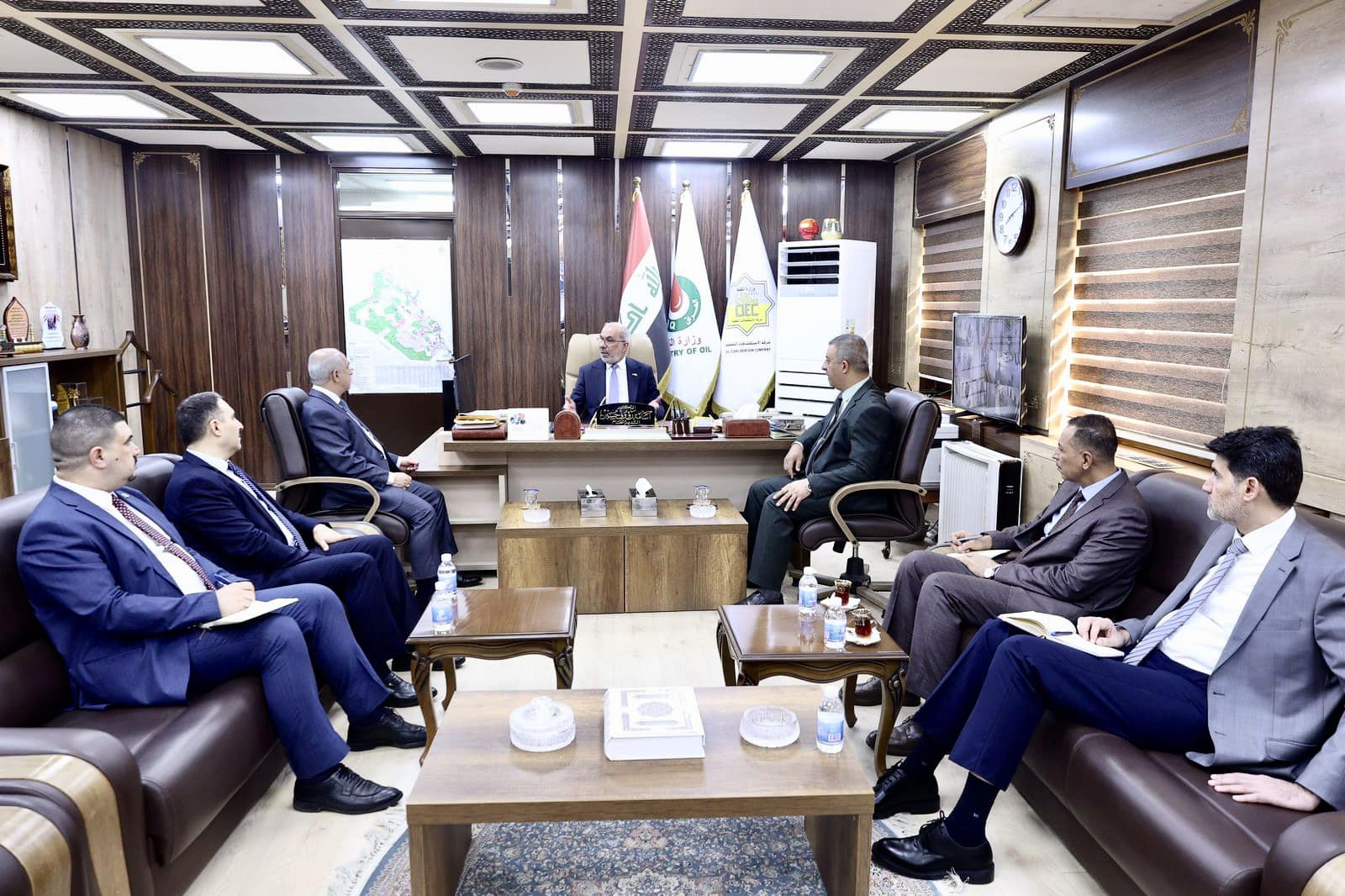 جانب من اجتماع وكيل وزارة النفط العراقية مع شركة الاستكشافات