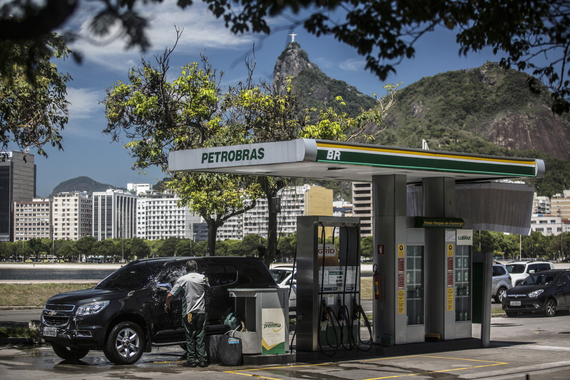 محطة للتزود بالوقود تابعة للشركة البرازيلية