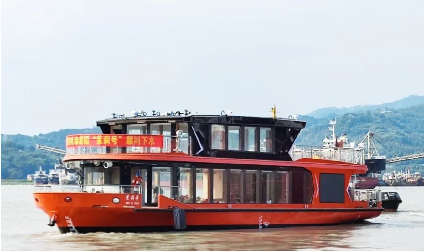 أول سفينة سياحية تعمل بالبطارية في مدينة فوجيان الصينية
