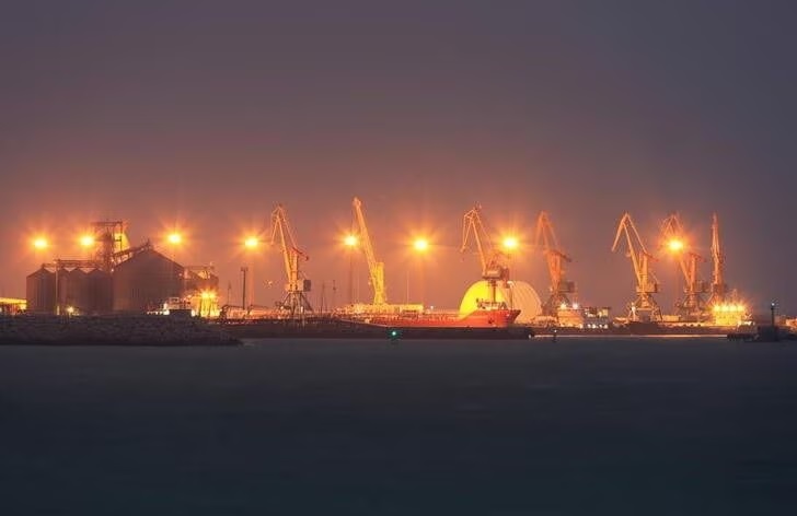 ميناء أكتاو في أذربيجان أحد الطرق البديلة لنقل صادرات النفط القازاخستاني،