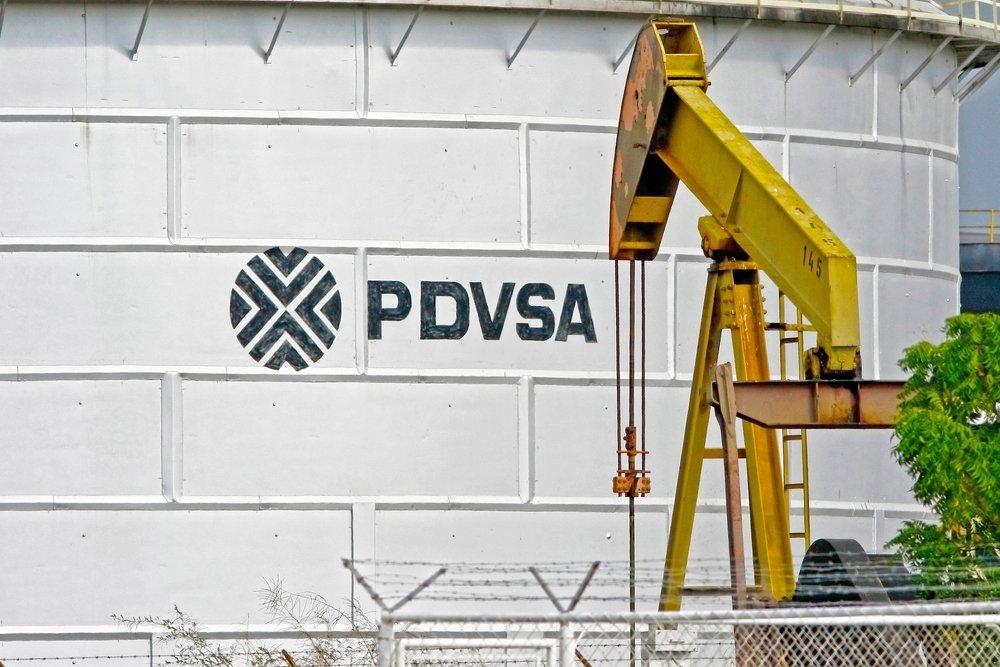 معدات تابعة لشركة بتروليوس دي فنزويلا داخل أحد حقول النفط الفنزويلية