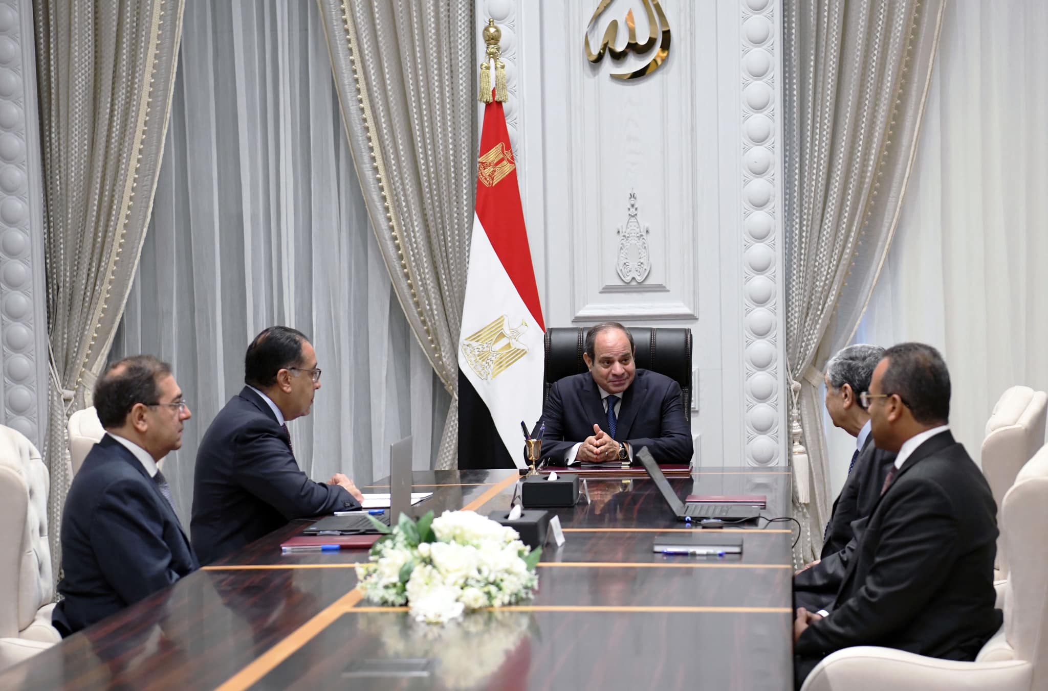السيسي يبحث أزمة انقطاع الكهرباء في مصر 