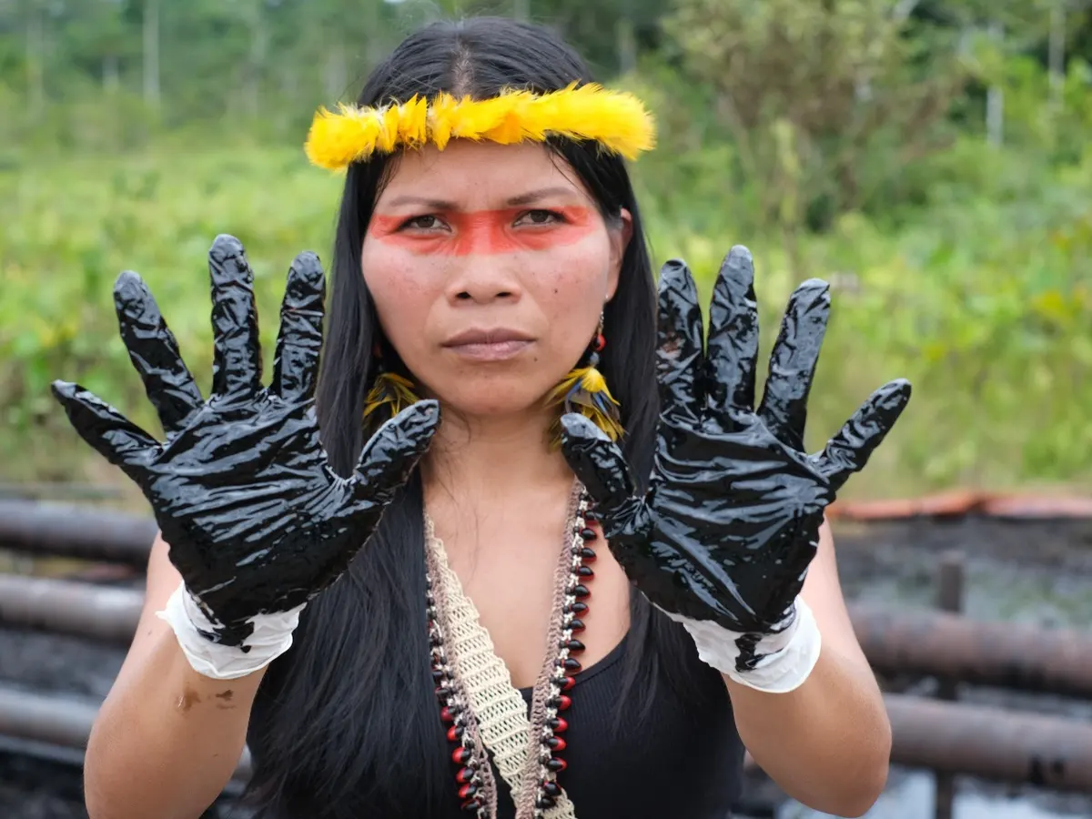 إحدى السكان الأصليين في الإكوادور حيث استفتاء على وقف إنتاج النفط في الإكوادور