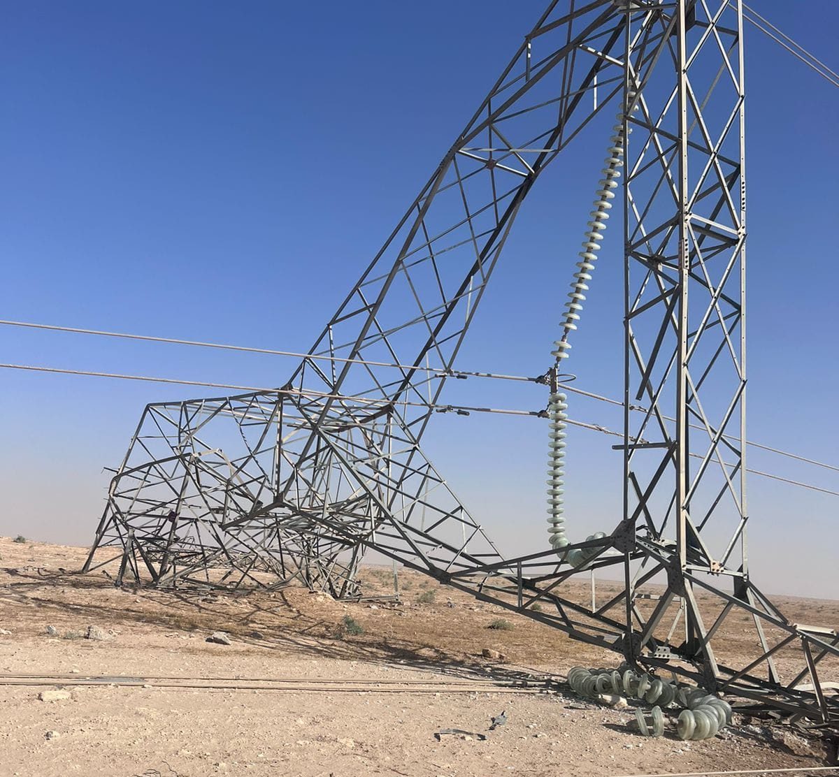 استهداف أبراج نقل الكهرباء في العراق