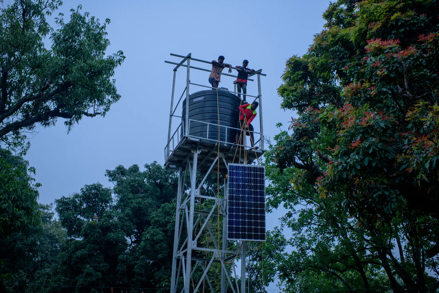 وحدات شمسية في الهند ضمن الأنظمة الشمسية في الريف الهندي