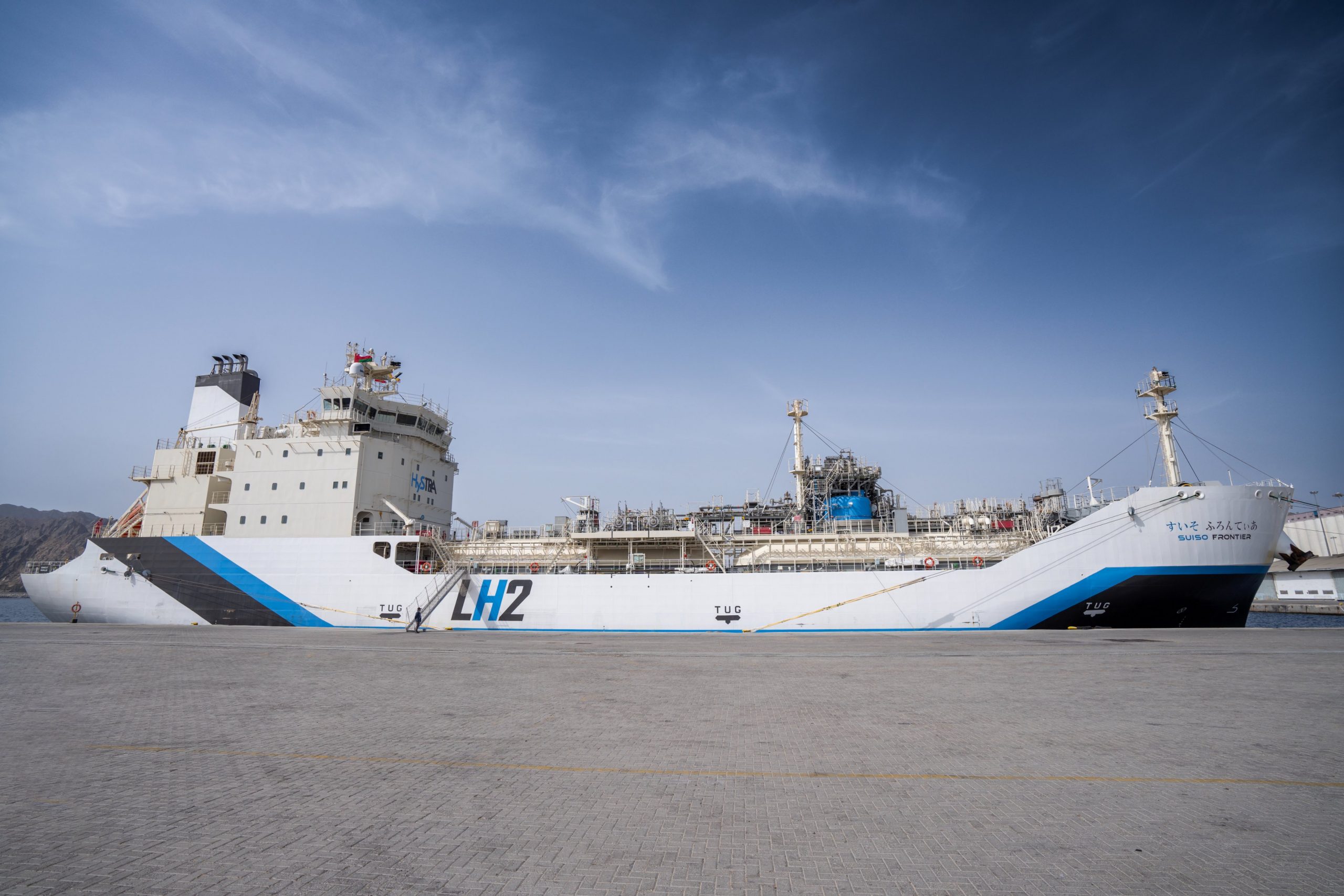 أول ناقلة بحرية في العالم لنقل الهيدروجين المسال في سلطنة عمان