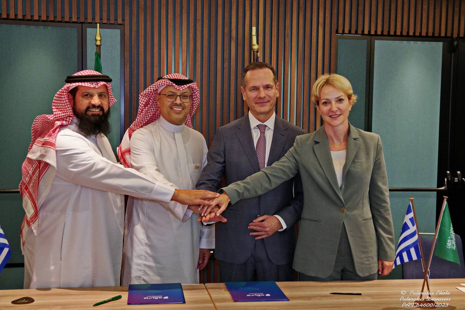 توقيع اتفاقية لتنفيذ الربط الكهربائي بين السعودية واليونان