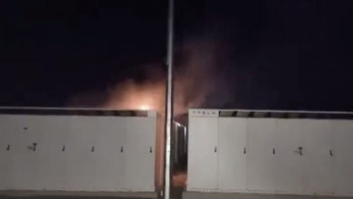Photo of اندلاع حريق ببطارية تيسلا في أكبر مواقع تخزين الكهرباء بأستراليا