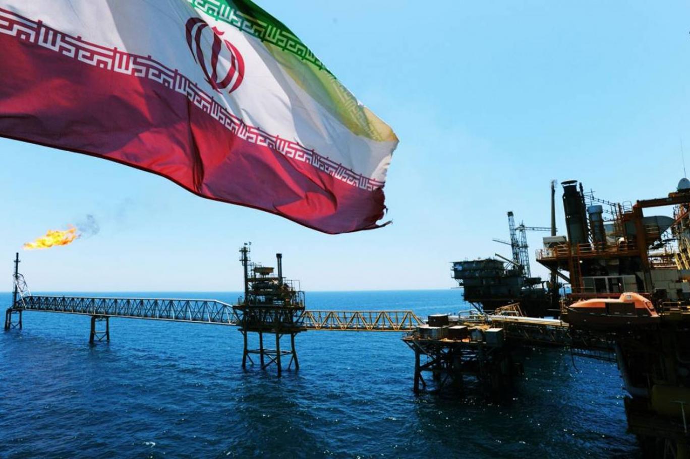 منصة في أحد حقول النفط الإيرانية