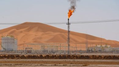 Photo of إيرادات النفط والغاز في سلطنة عمان تهبط بدخل الموازنة 10%