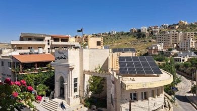 Photo of الأردن يُنجز أولى مراحل تركيب الطاقة الشمسية فوق مباني البلديات (صور)