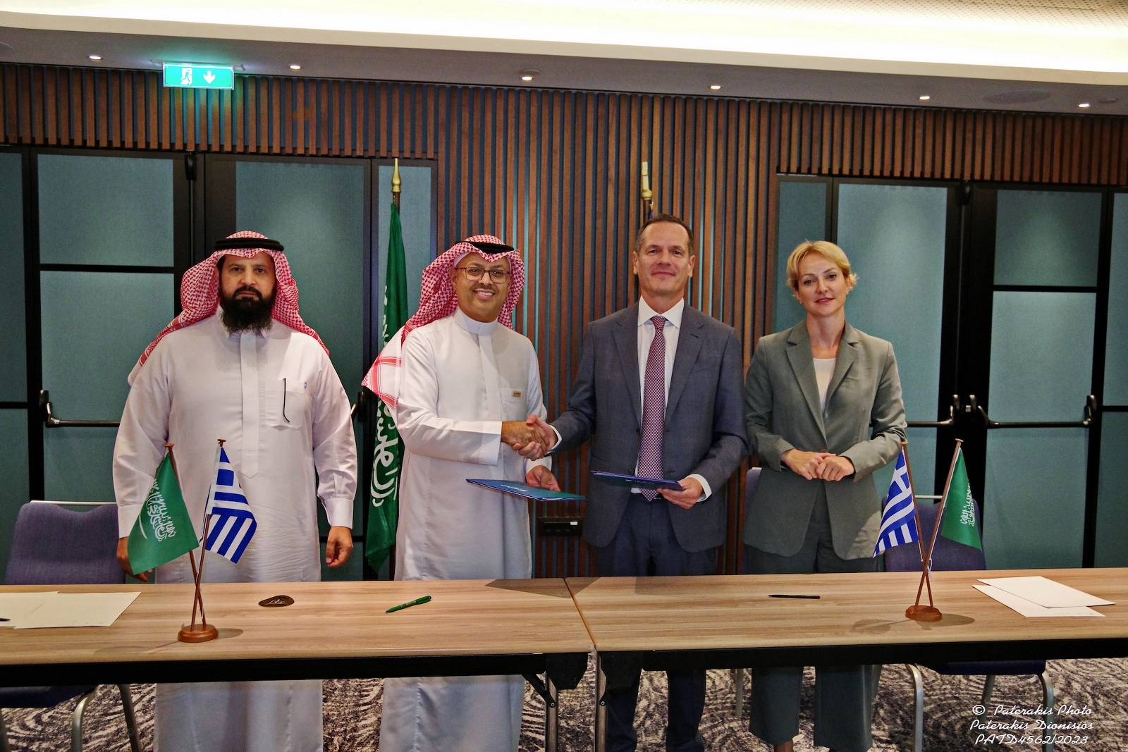 توقيع اتفاقية لتنفيذ الربط الكهربائي بين السعودية واليونان