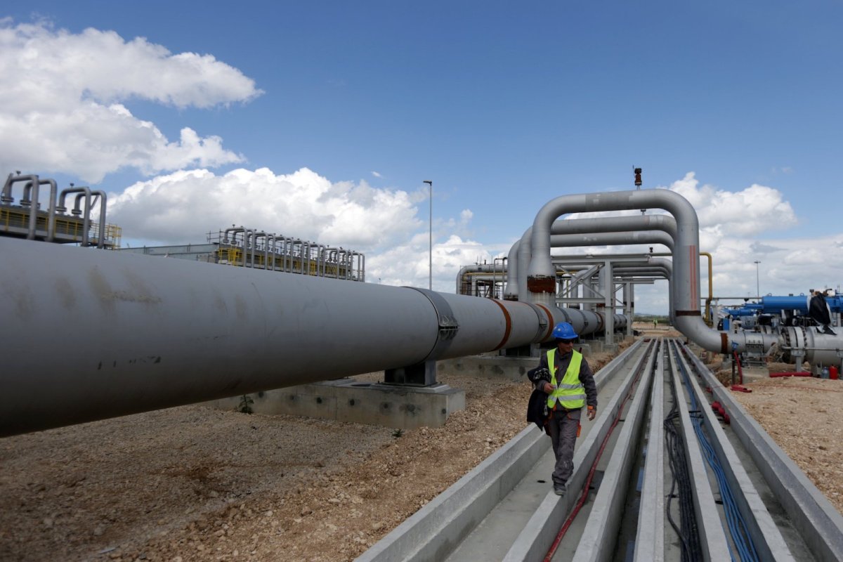 خط الأنابيب العابر للبحر الأدرياتيكي ينقل الغاز من أذربيجان إلى أوروبا
