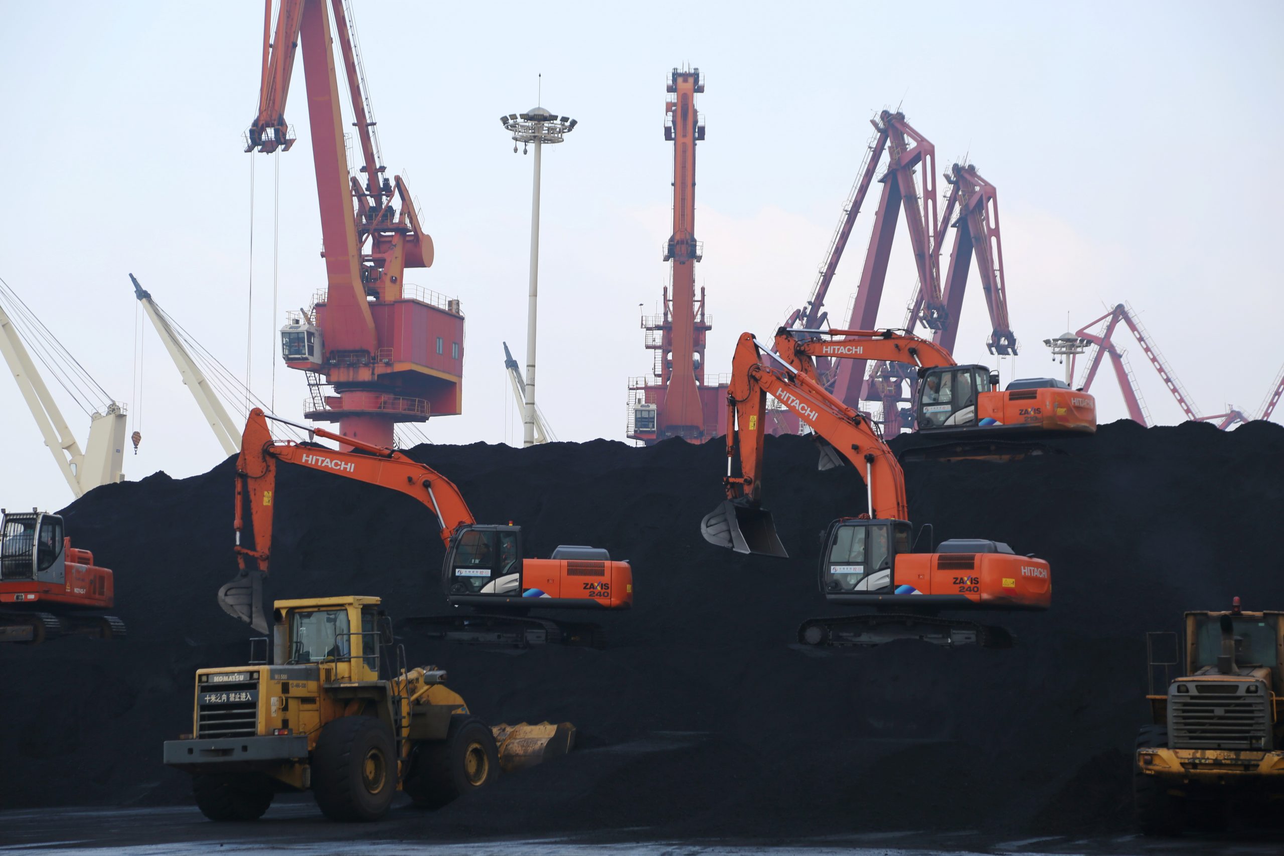 جانب من عمليات إنتاج الفحم في الصين