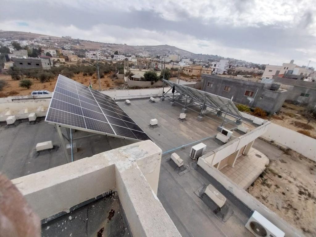 الطاقة الشمسية فوق مباني البلديات في الأردن