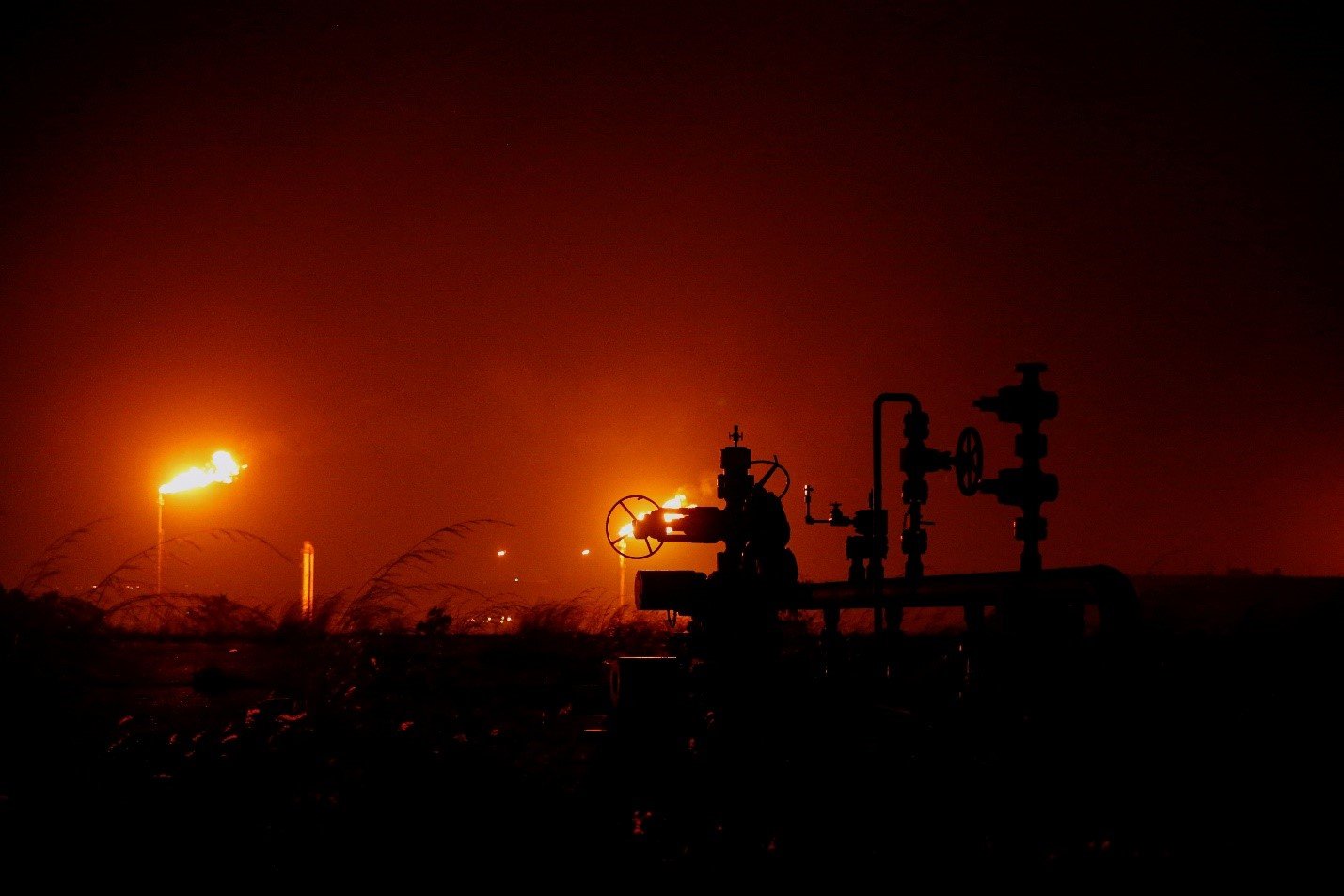 مشاعل الغاز في حقل جوسيبين التابع لشركة النفط الوطنية الفنزويلية