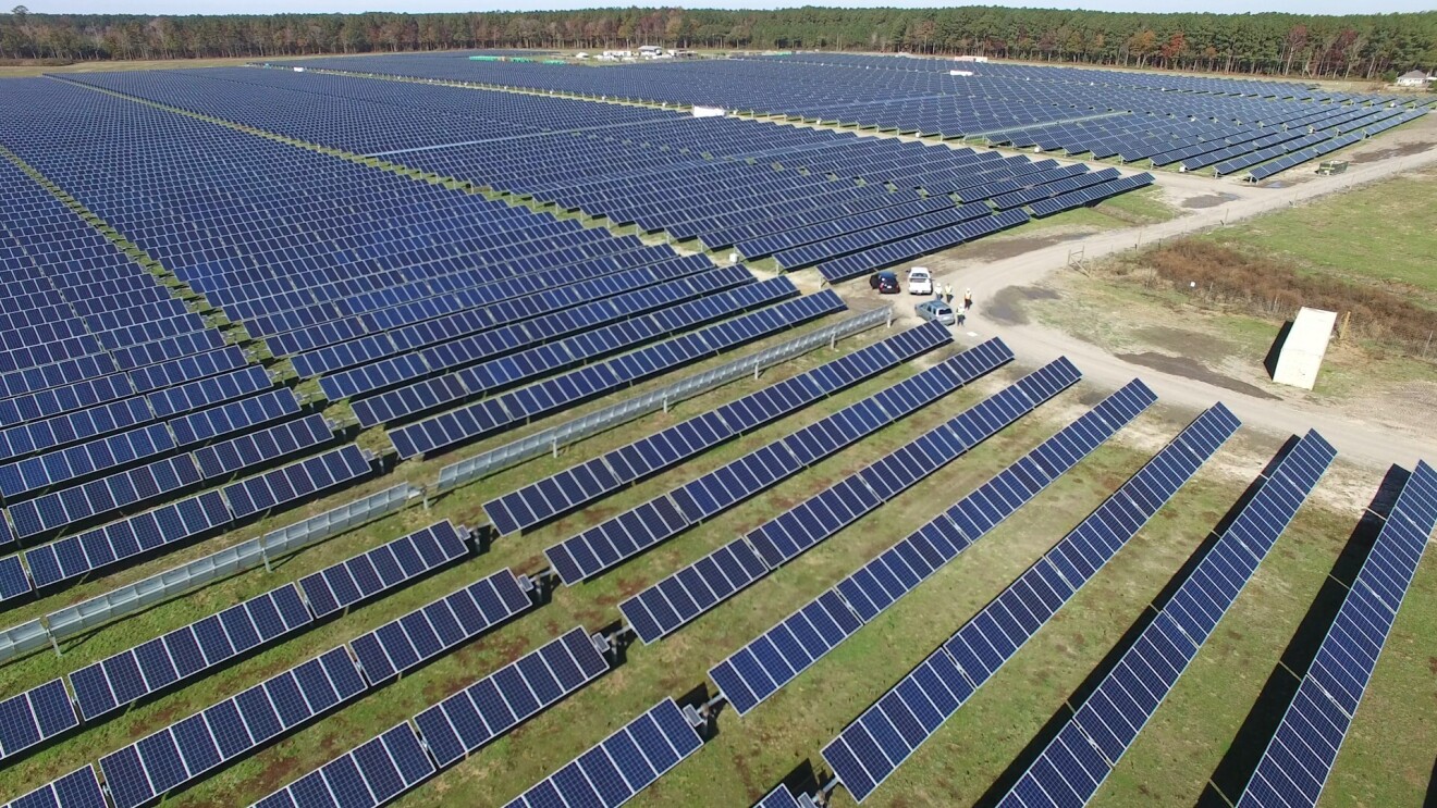 أحد مواقع إنتاج الطاقة الشمسية التابعة لشركة أمازون