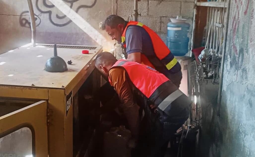 عمال في محطة مياه بقطاع غزة