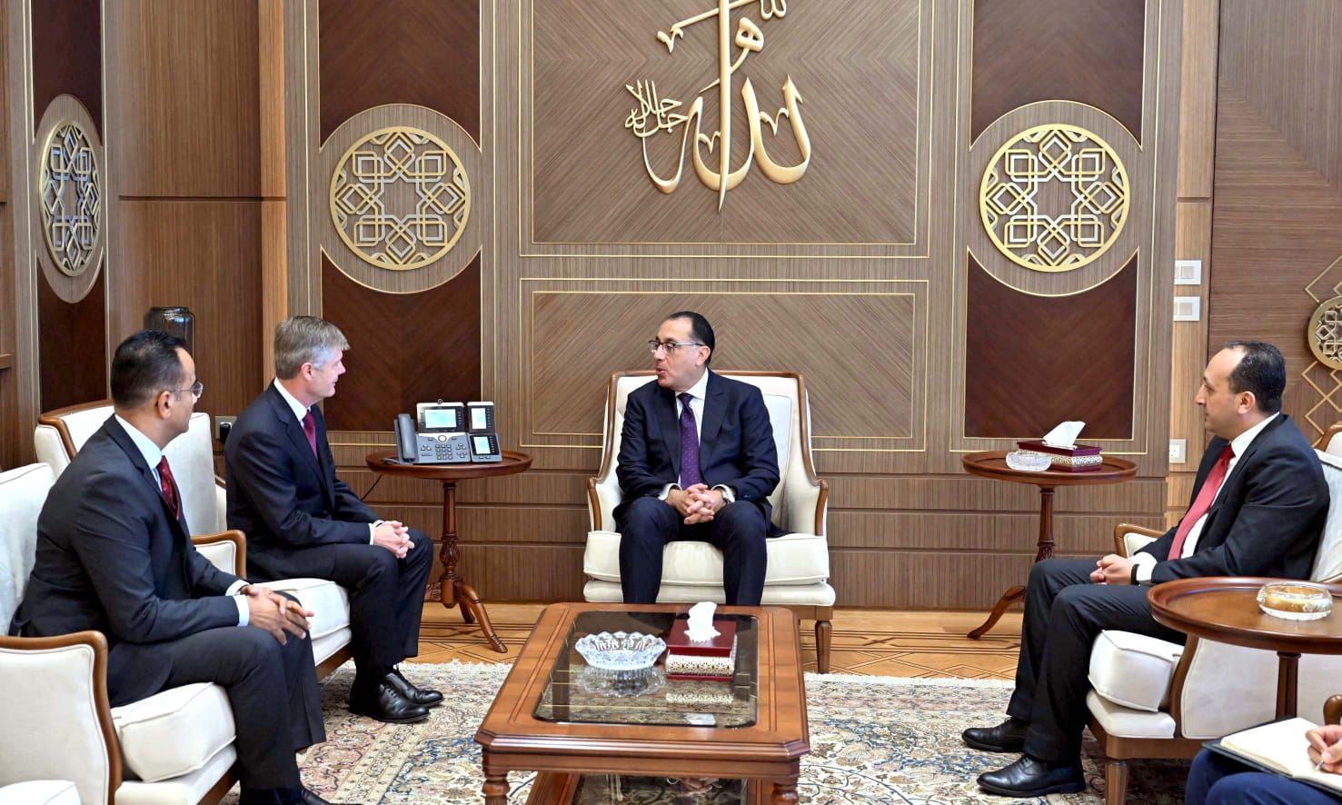 جانب من لقاء رئيس الوزراء المصري مع مسؤولي لشركة سي 2 إكس