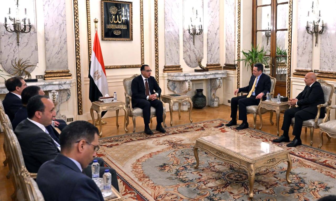 لقاء رئيس الوزراء المصري ونائب رئيس إكسون موبيل
