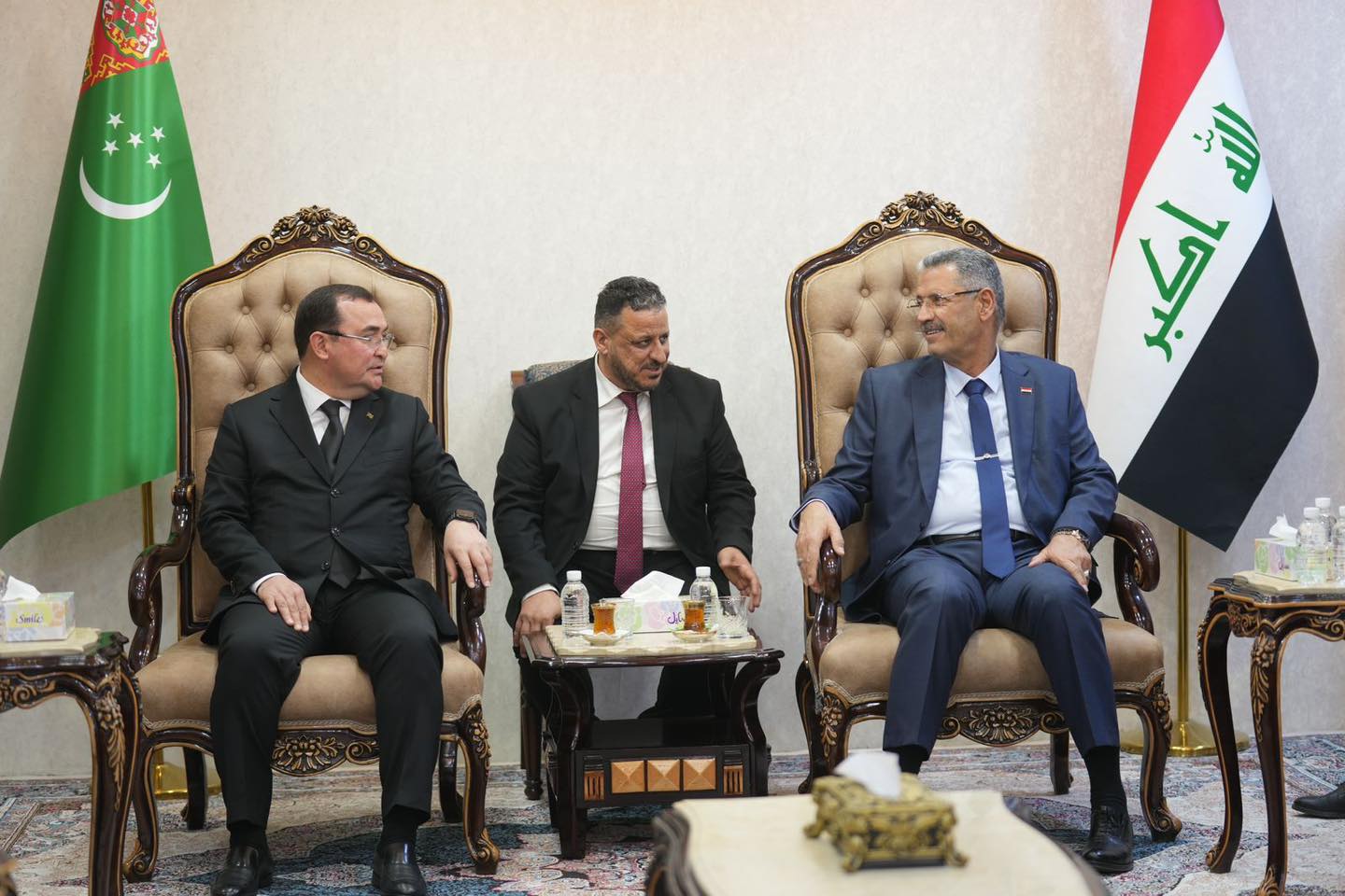 من مراسم استقبال وزير النفط العراقي لوزير الغاز في تركمانستان 