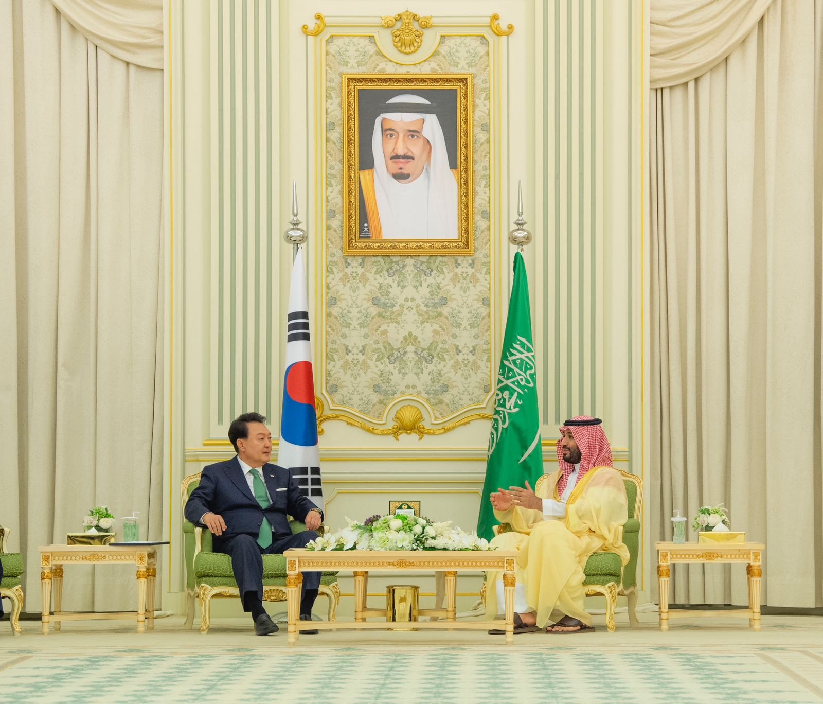 من مراسم استقبال ولي العهد السعودي للرئيس الكوري في الرياض