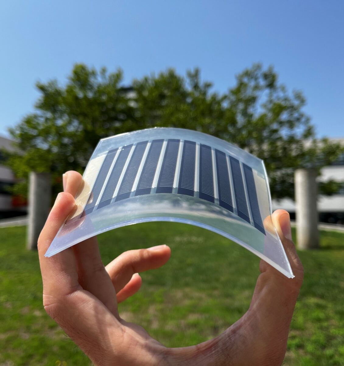 الألواح الشمسية البلاستيكية