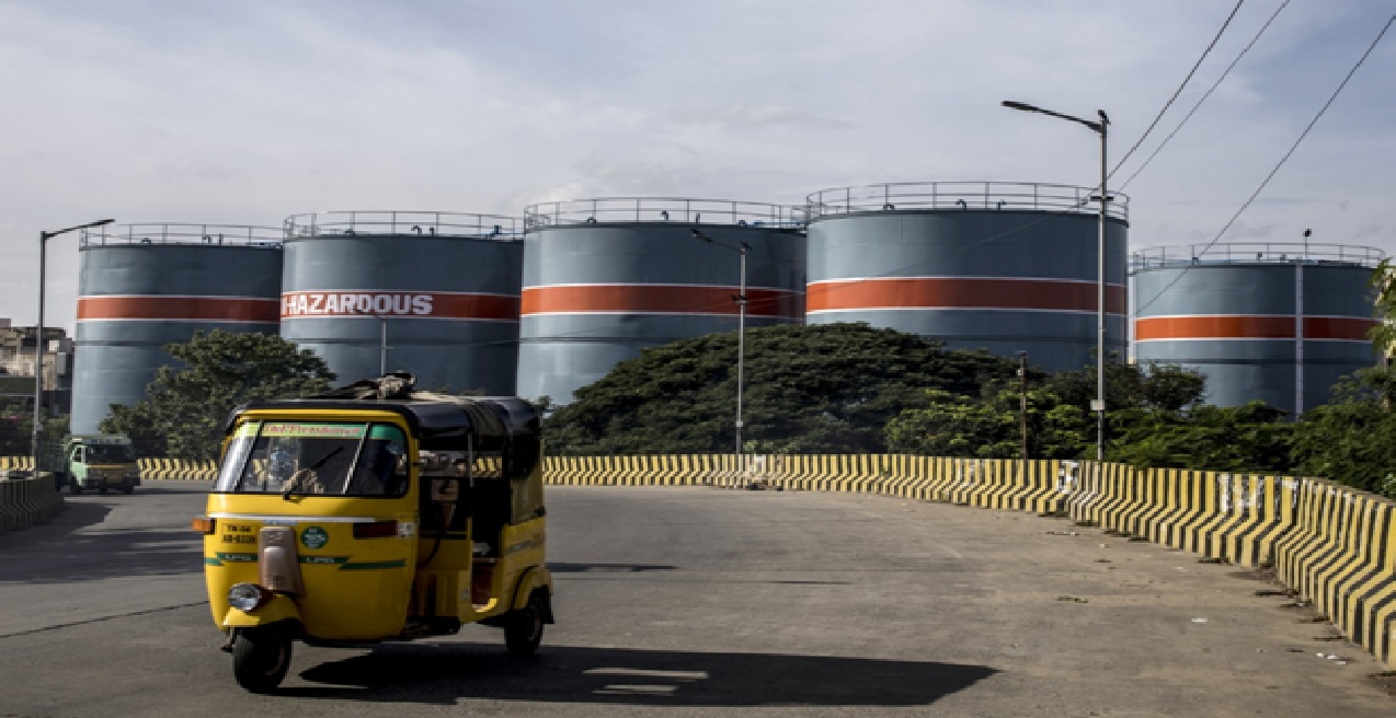 خزانات النفط بميناء تشيناي في الهند