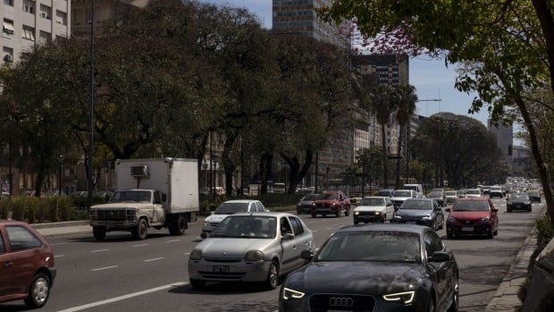 سيارات في شوارع الأرجنتين