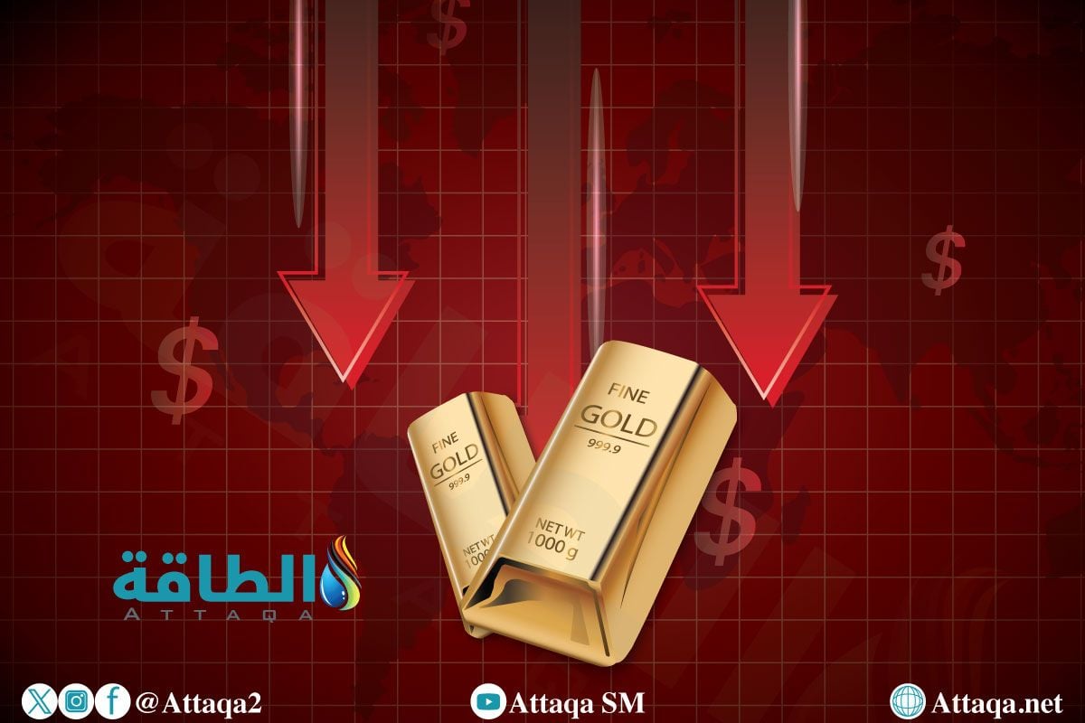 Gold prices are marginally lower, heading towards monthly gains