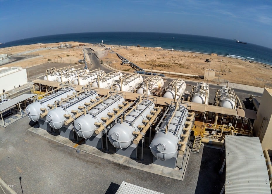 محطة تحلية المياه في صور بسلطنة عمان
