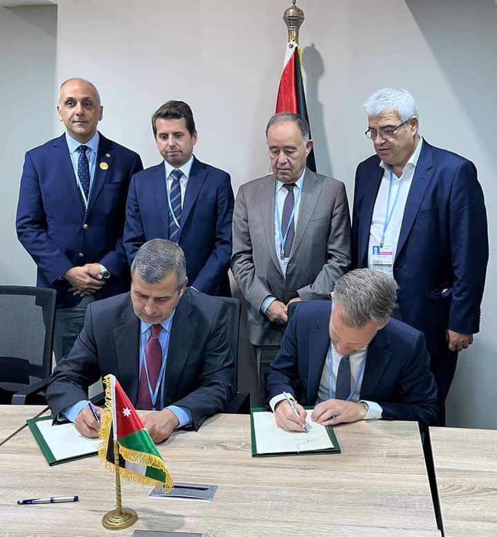 توقيع مذكرة التفاهم بين وزارة الطاقة الأردنية وميرسك الدنماركية