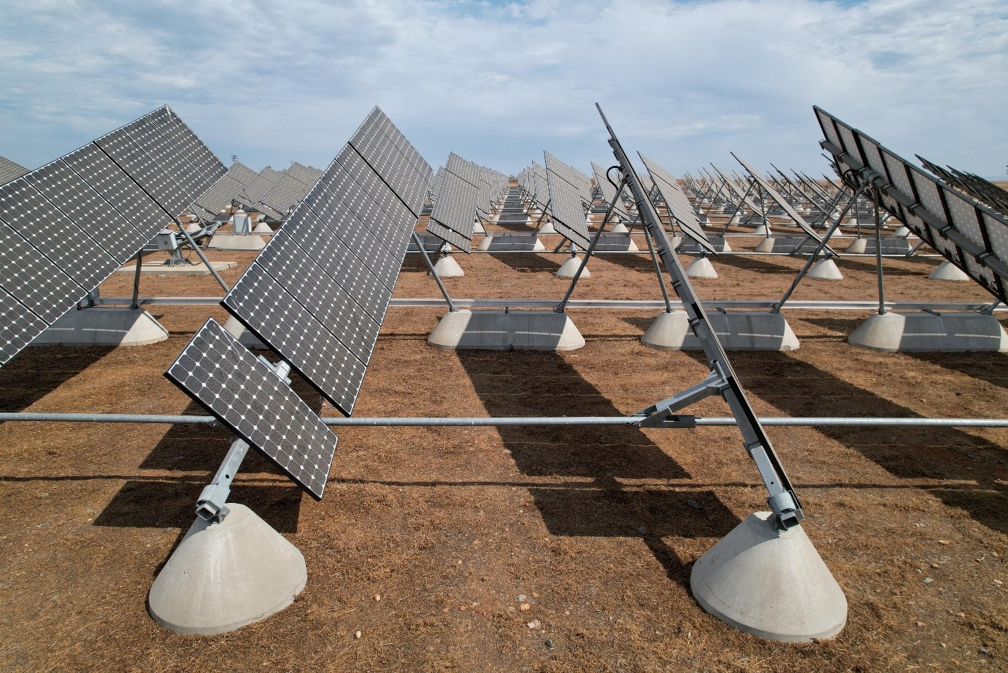 مزرعة الطاقة الشمسية في جامعة كاليفورنيا بمدينة ميرسيد