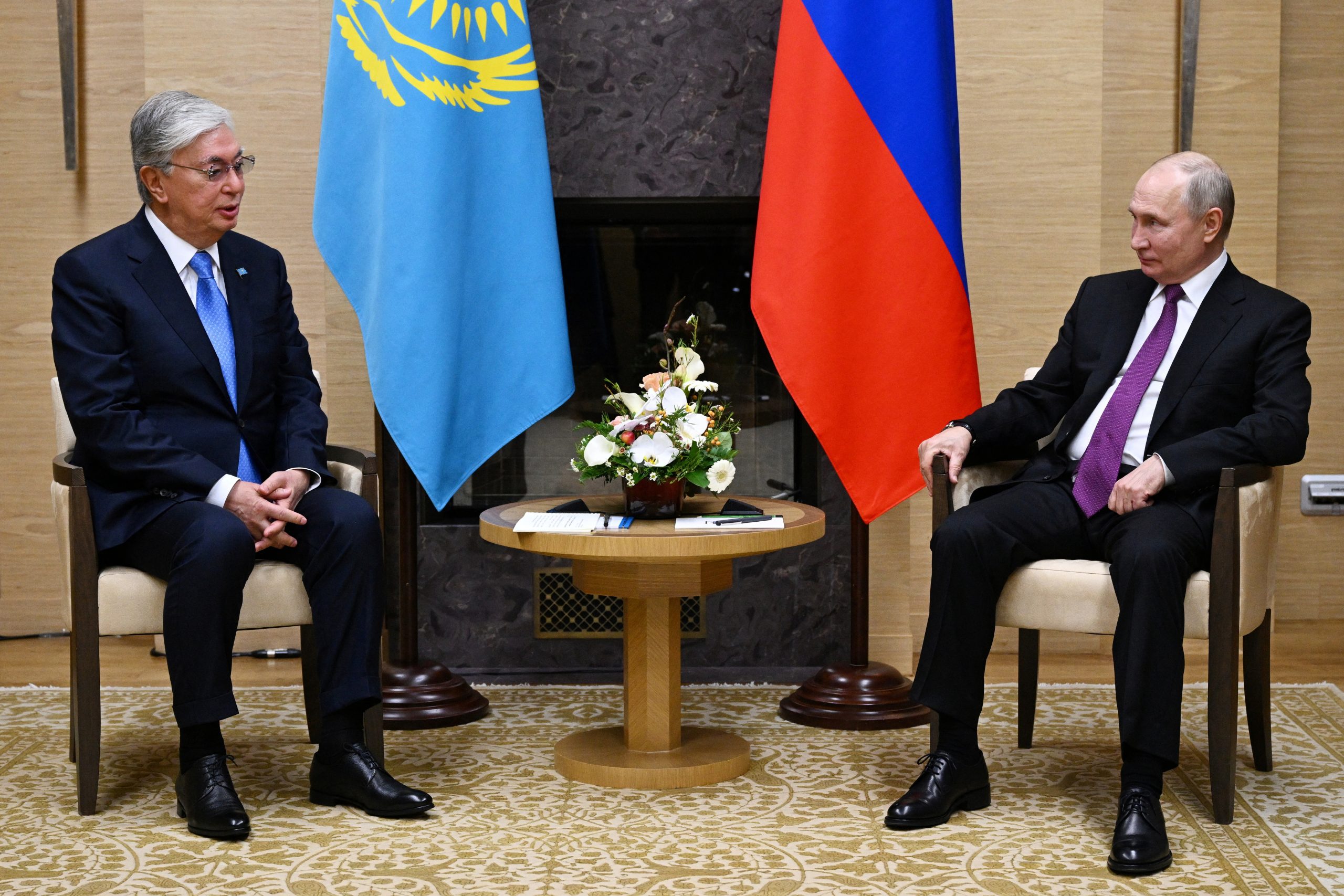 جانب من لقاء بين الرئيس الروسي ونظيره القازاخستاني 
