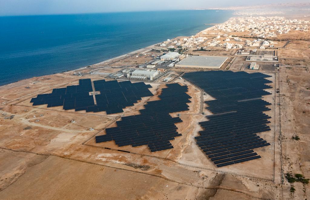 أكبر نظام طاقة شمسية لتحلية المياه في سلطنة عمان