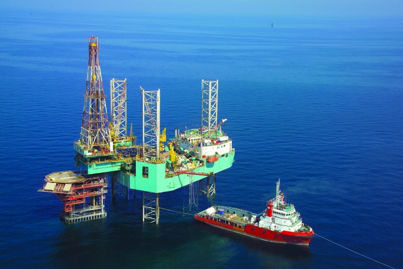 منصة في أحد حقول النفط البحرية في الإمارات