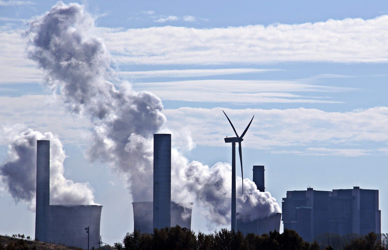انبعاثات صادرة من محطة كهرباء تعمل بالفحم في بولندا