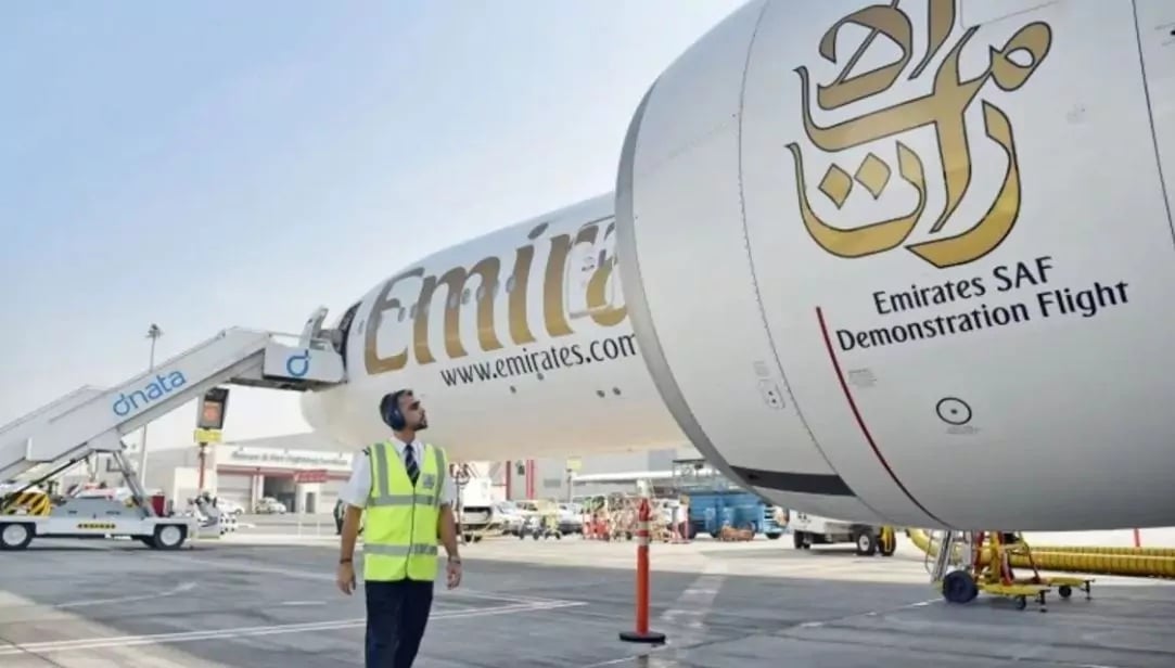 طائرة تعمل بوقود الطيران المستدام في الإمارات