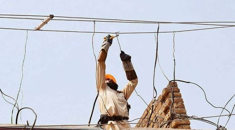 جانب من سرقة الكهرباء في باكستان